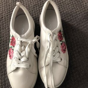 Jslide sneaker never worn